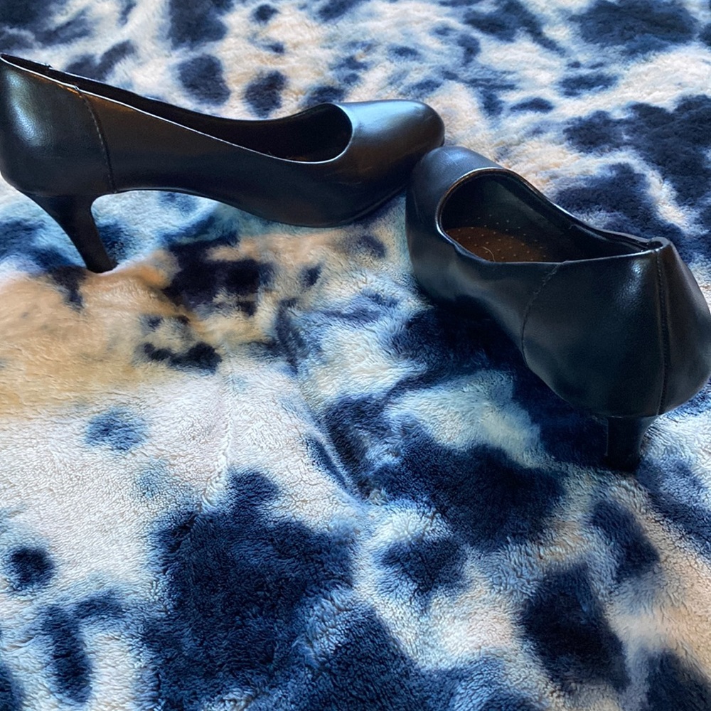 Black Heels, with almond tips